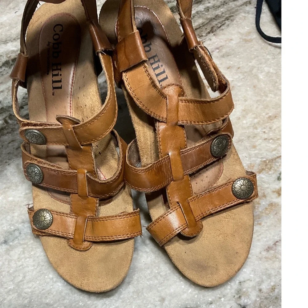 Cobb Hill Leather Wedge Sandals Women 8.5 Tan Strappy Boho Medallion